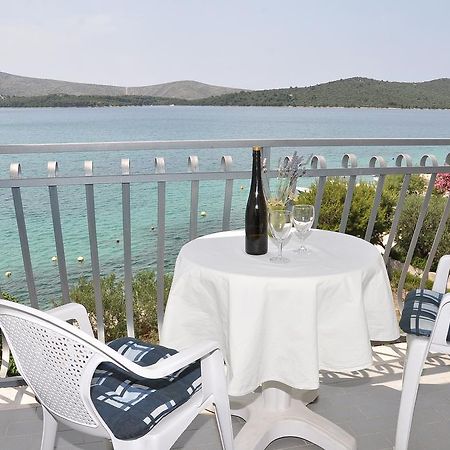 Apartments Pralija Mile Жаборич Стая снимка