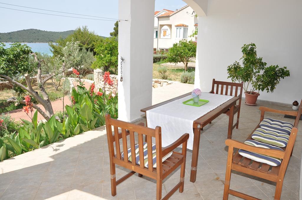 Apartments Pralija Mile Жаборич Стая снимка