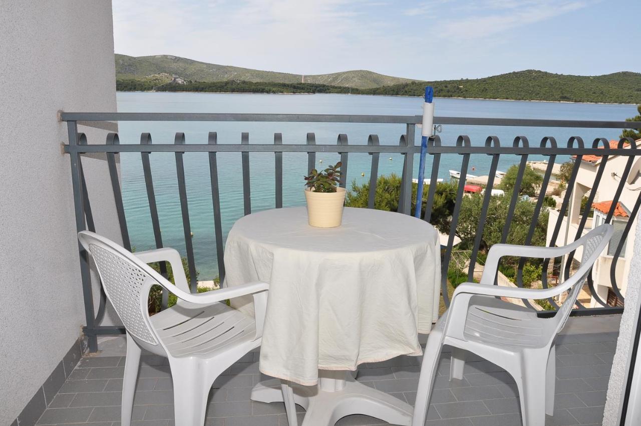 Apartments Pralija Mile Жаборич Стая снимка